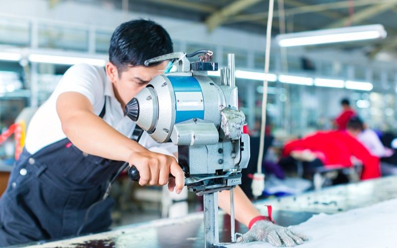 Đến các xưởng may gia công